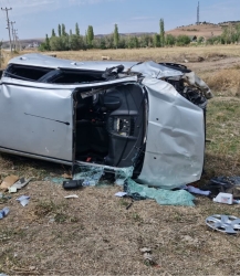 Alaca'da düğün konvoyunda kaza: 2 yaralı
