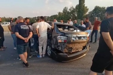 Belediye evlendirme memuru kazada yaralandı