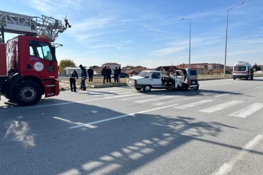 Hışır Kavşağı’nda trafik kazası : 3 yaralı