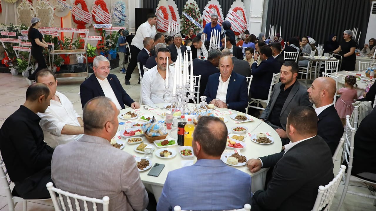 Alaca Belediye Başkanı Şerif Arslan, kızını evlendirdi