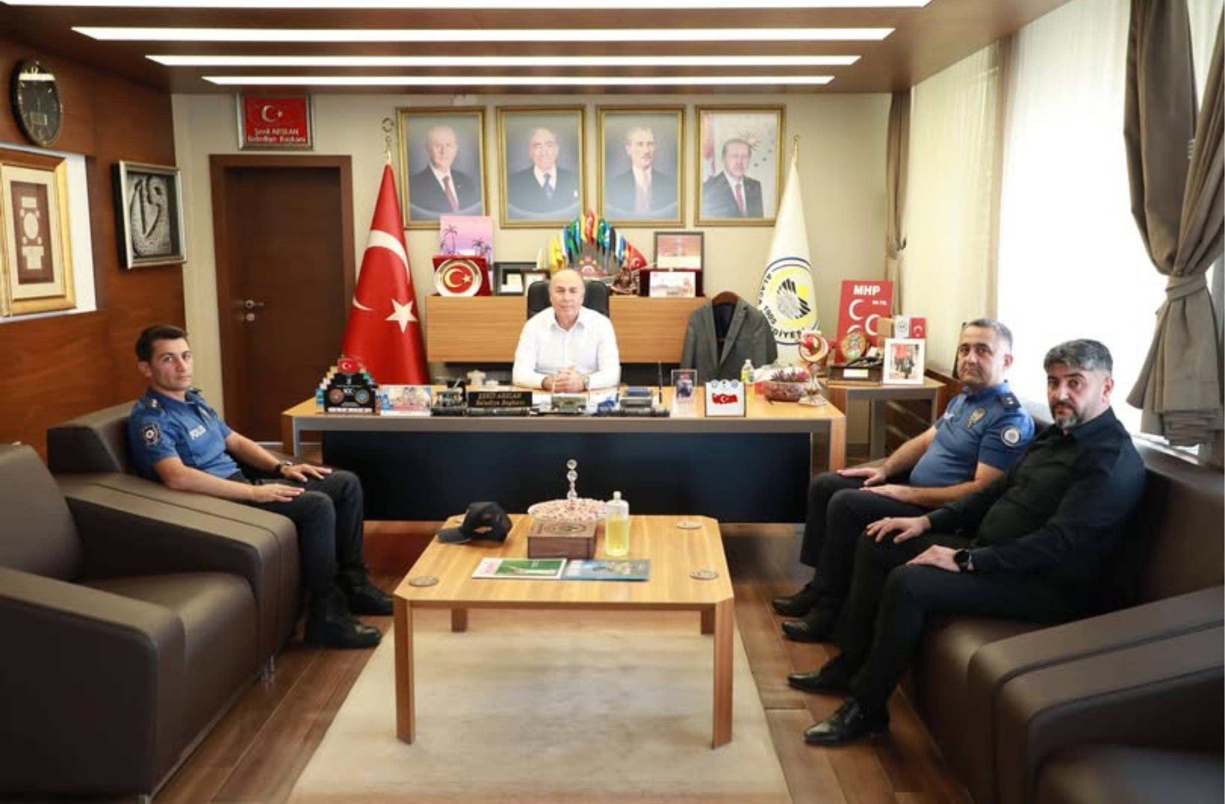 Alaca İlçe Emniyet Müdür Vekili Ramazan Meran ve Polis Merkezi Amiri Gökhan Akbaş’tan Başkan Arslan’a ziyaret