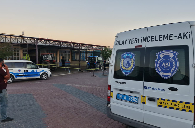 Alaca Sanayisinde Korkutan Kaza: Traktör Tamiri Sırasında Genç Usta Sıkıştı