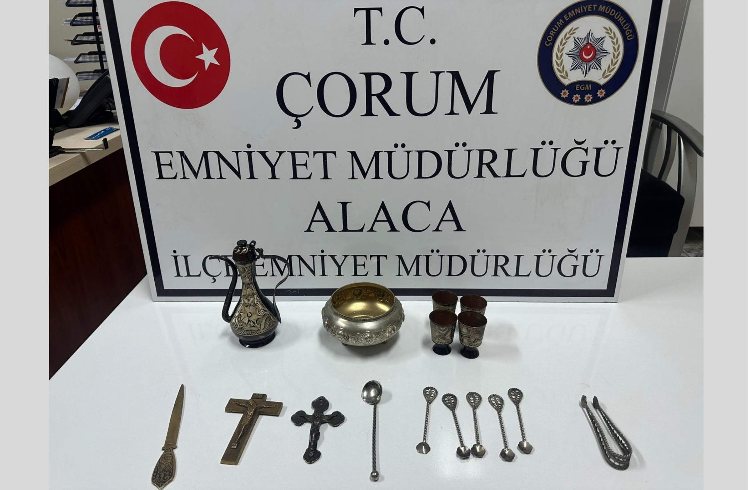 Alaca’da Asayiş Ekiplerinden Tarihi Eser Operasyonu