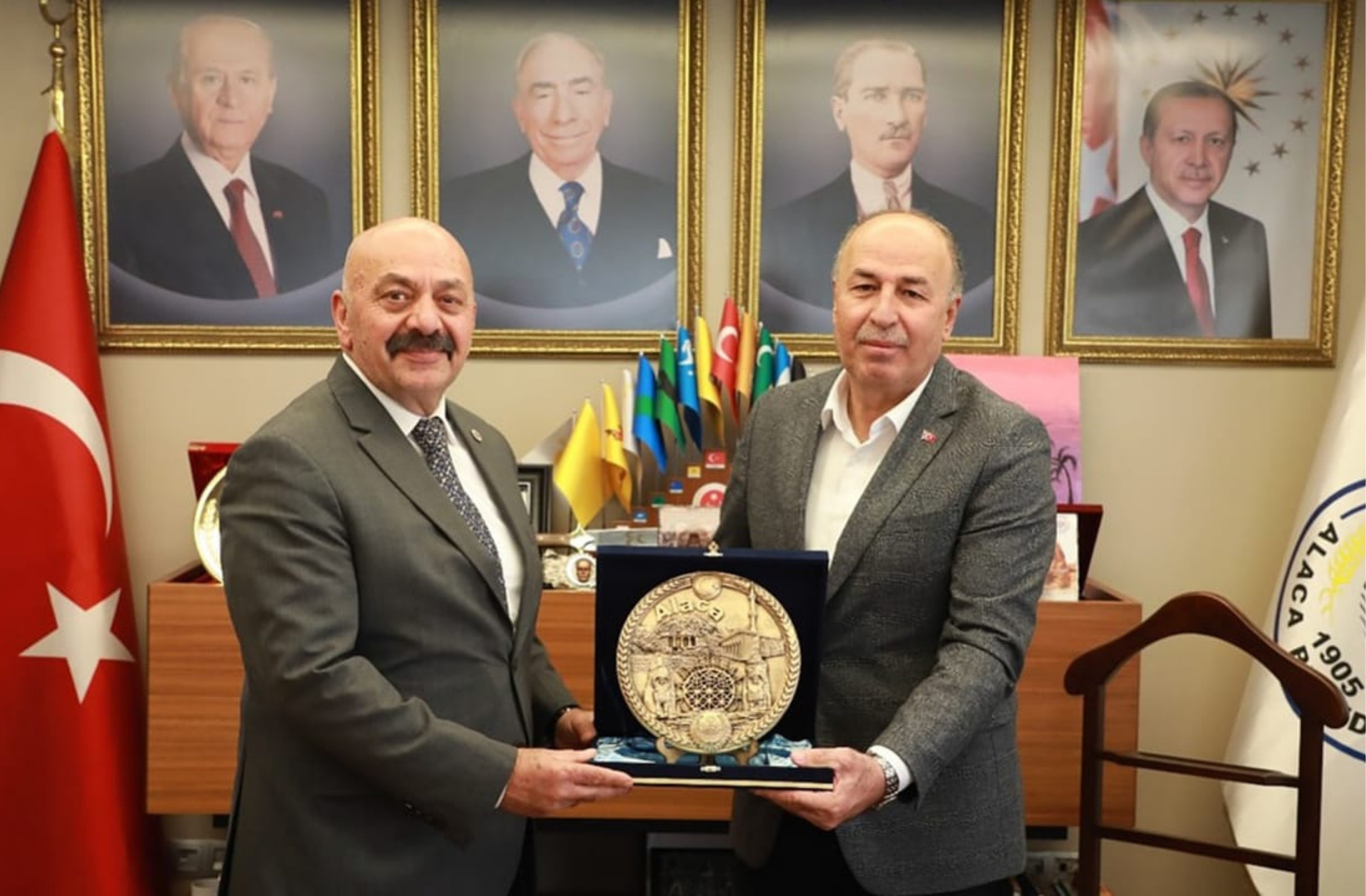 Alaca’da dostane buluşma: Başkan Arslan, Başkan İsbir’i ağırladı