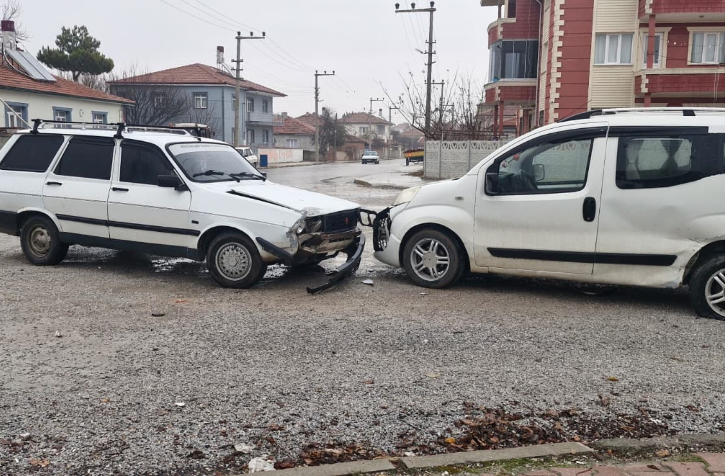 Alaca’da iki araç çarpıştı: 1 kişi hafif yaralandı