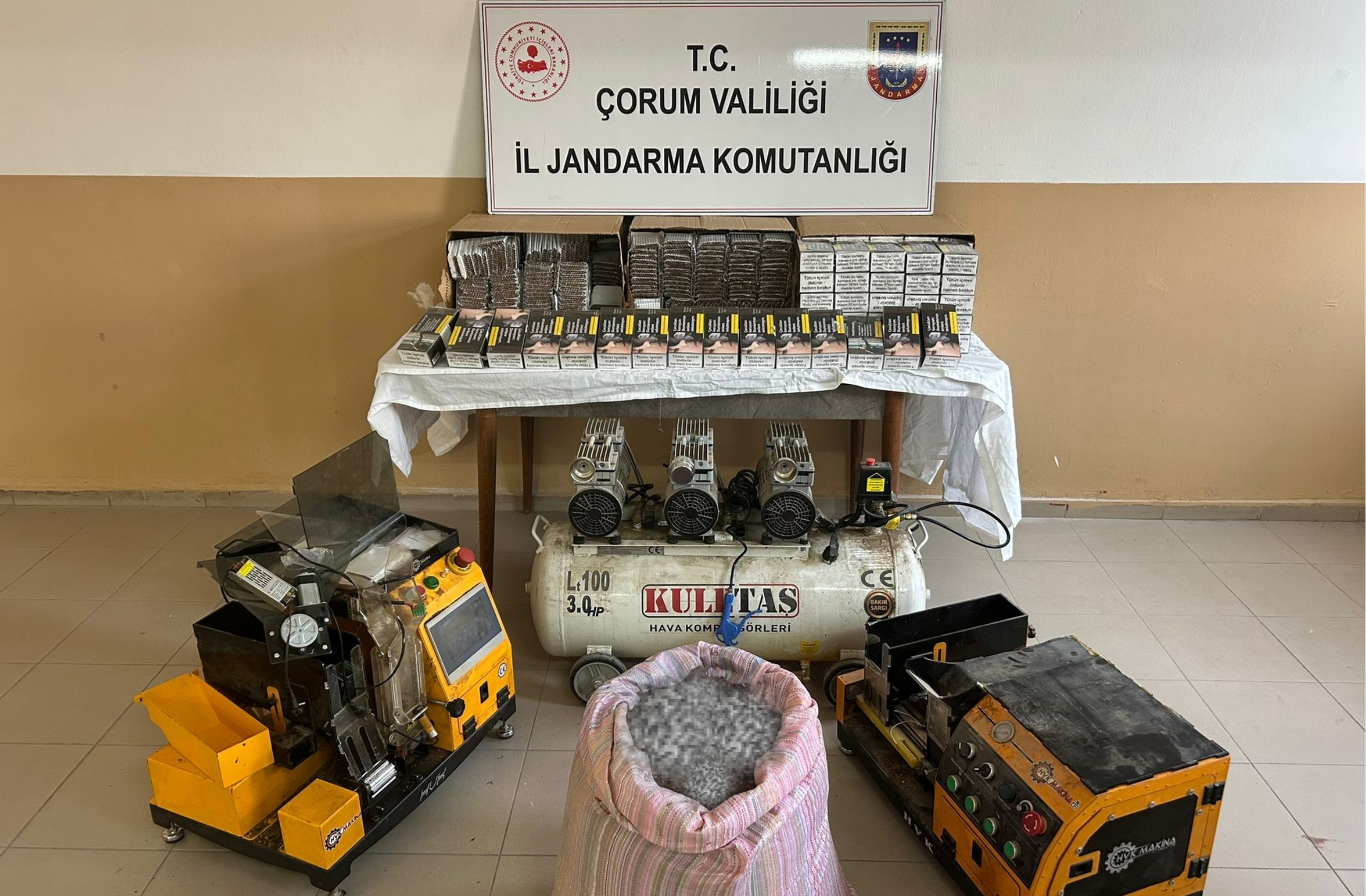 Alaca’da kaçak sigara baskını: Binlerce makaron ele geçirildi