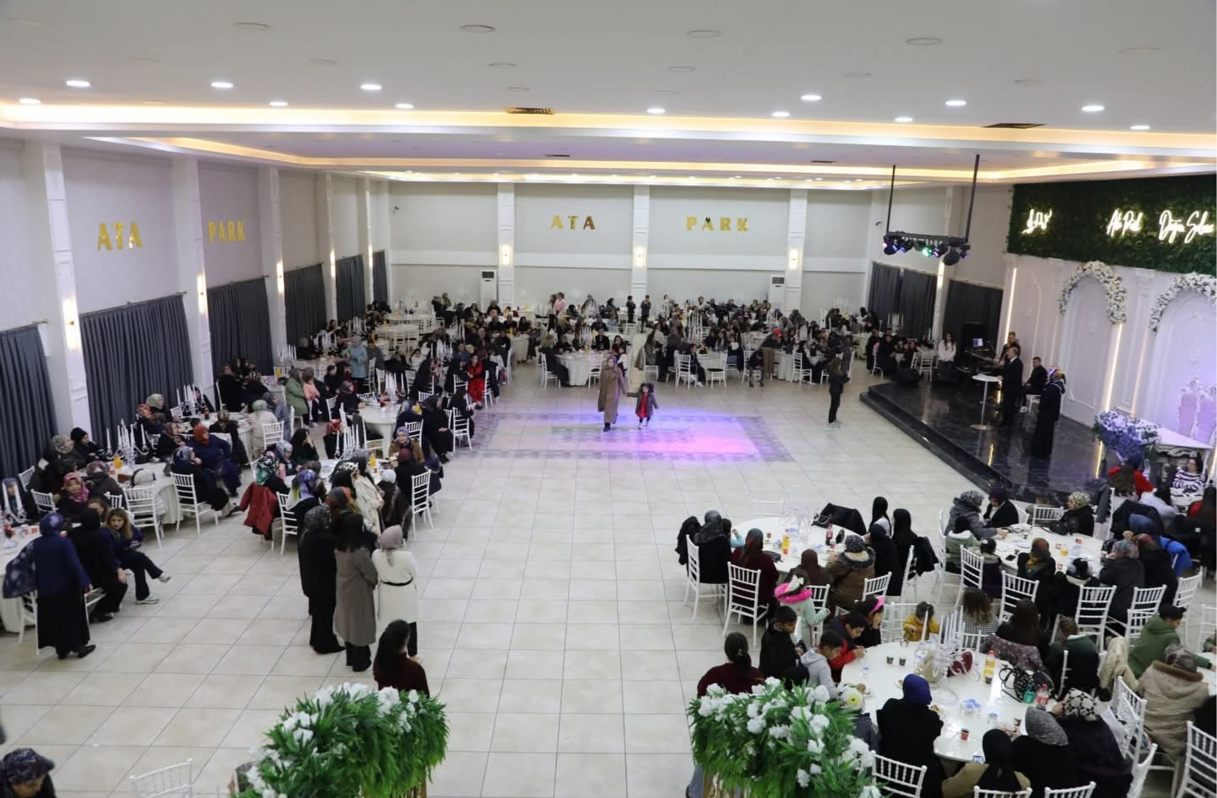 Alaca’da “Kadınlara Özel Eğlence Gecesi” yoğun ilgi gördü