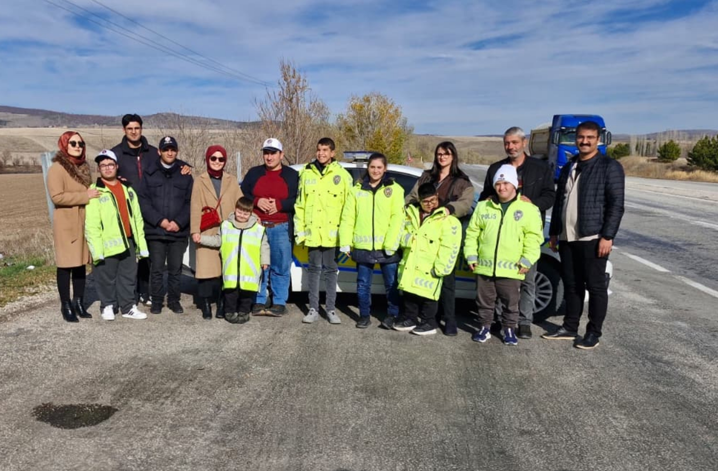 Alaca’da Özel Eğitim Öğrencilerine Trafik Polisleri Eşliğinde Uygulamalı Eğitim
