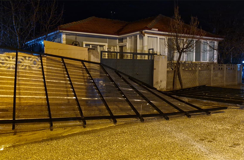 Alaca'da şiddetli rüzgar etkisini gösterdi