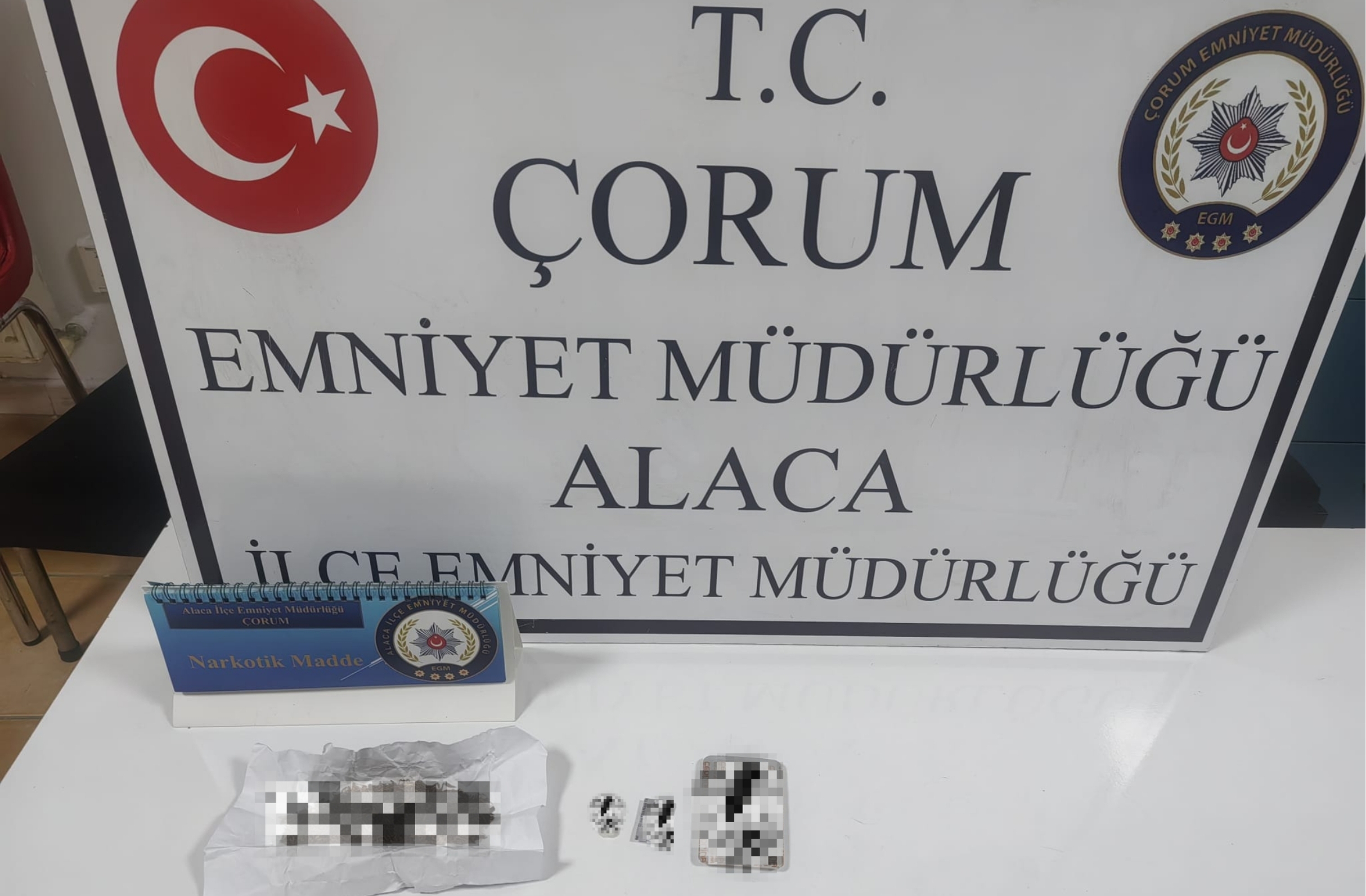 Alaca’da uyuşturucu operasyonu: 8,2 gram emdirilmiş tütün ve 14 hap ele geçirildi