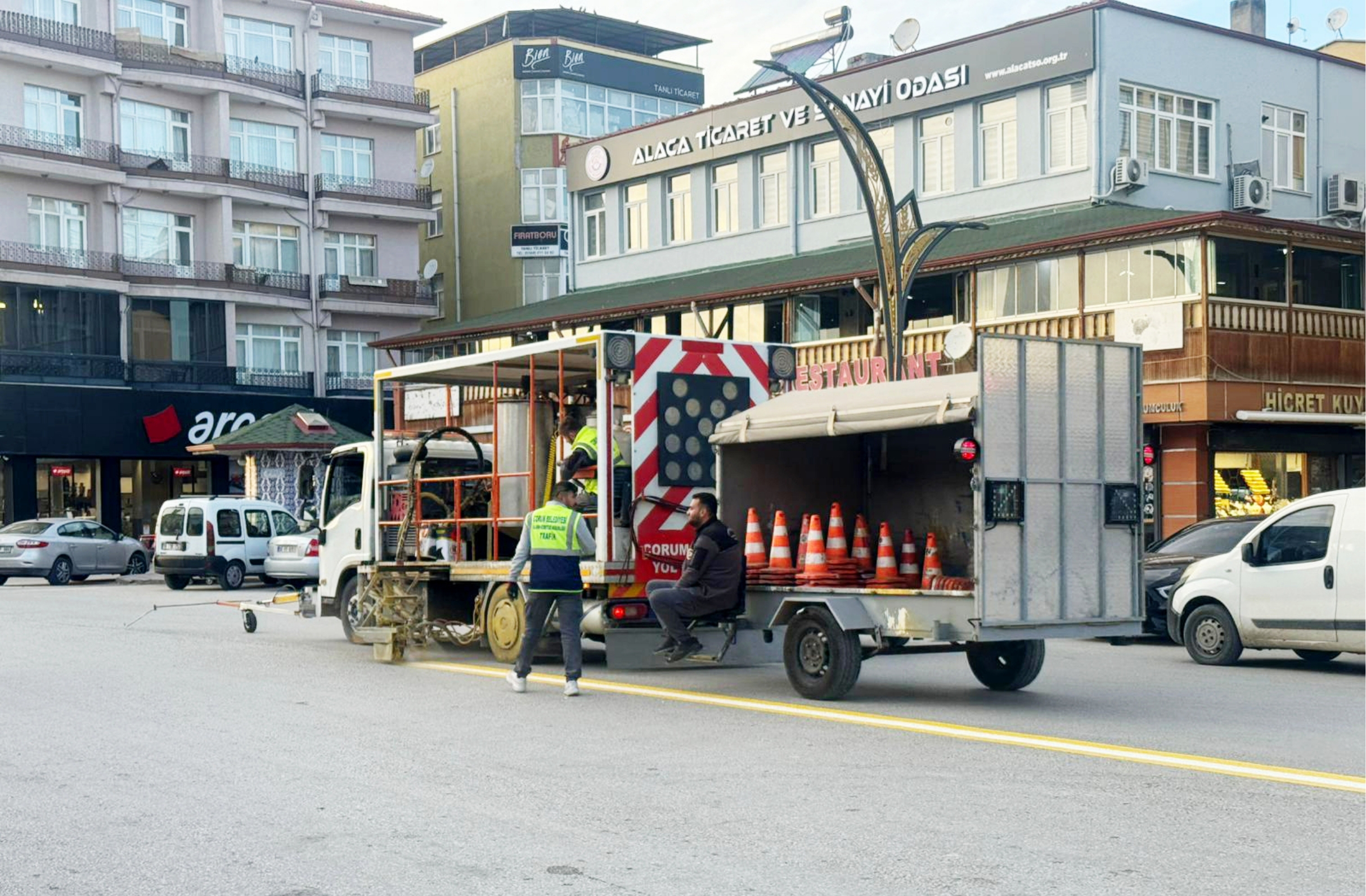 Alaca’da yol çizgileri yenilendi