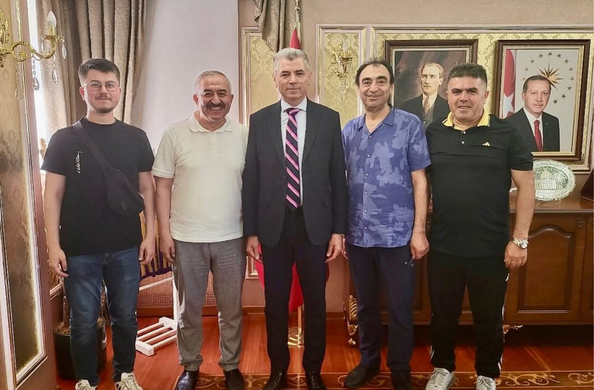 Eyüp Sultan Kaymakamı Arslan Yurt’a hemşehrilerinden ziyaret