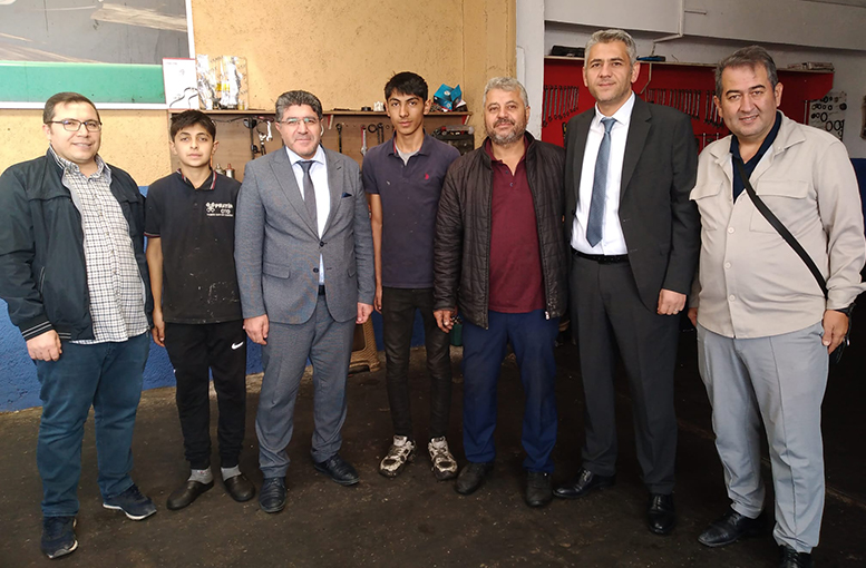 İlçe Milli Eğitim Müdürü’nden Sanayi Esnafına ve Öğrencilere Ziyaret
