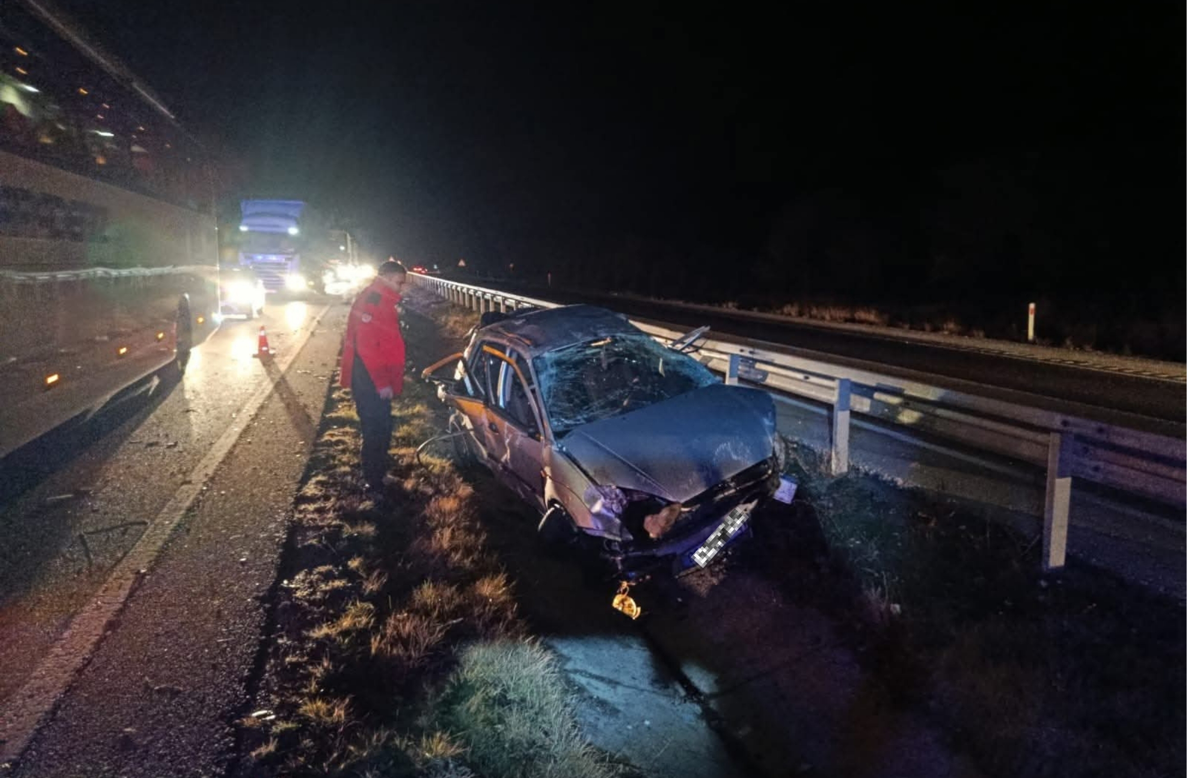 OTOSTOPLA BİNDİĞİ ARAÇ MEZARI OLDU: 1 ÖLÜ, 2 YARALI