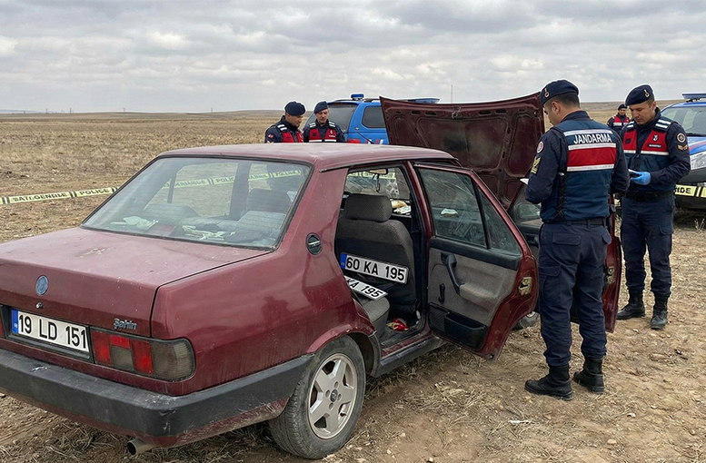 YOZGAT’TA TARLADA TERK EDİLMİŞ ARAÇ BULUNDU