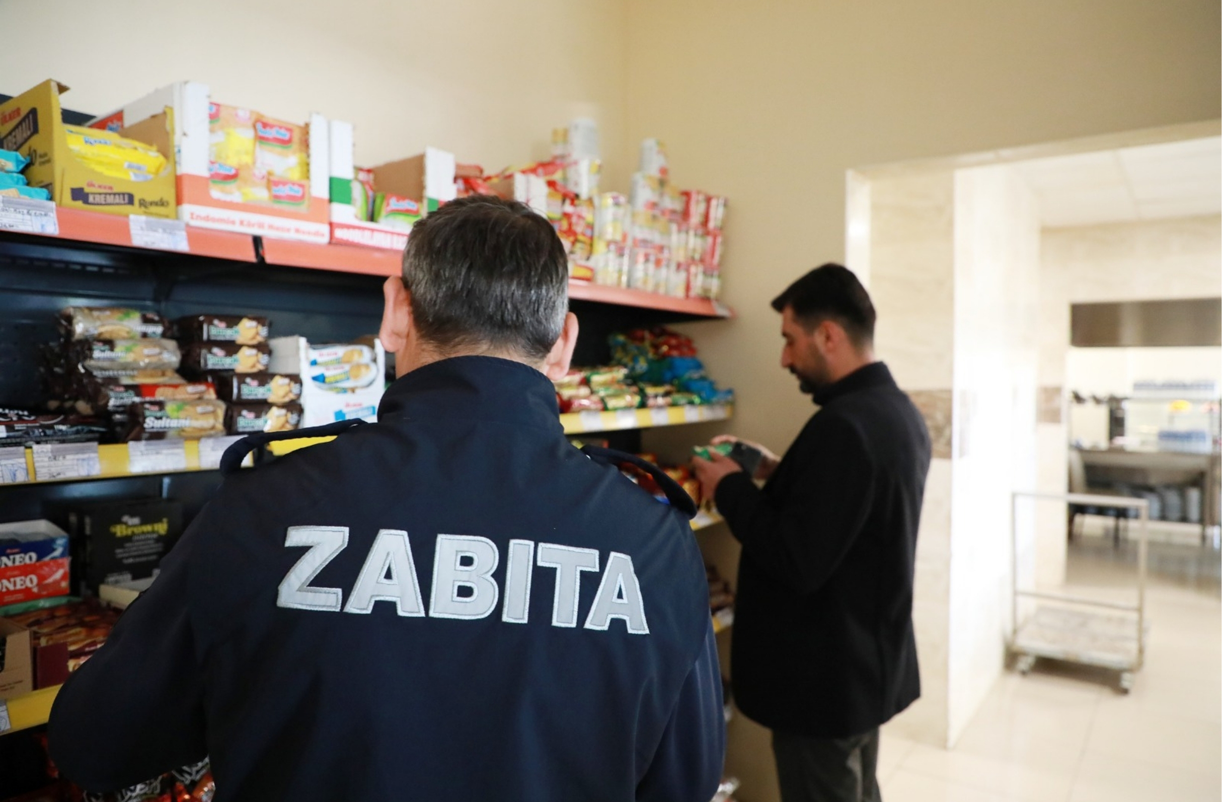 Zabıta, okul kantinlerinde denetim yaptı